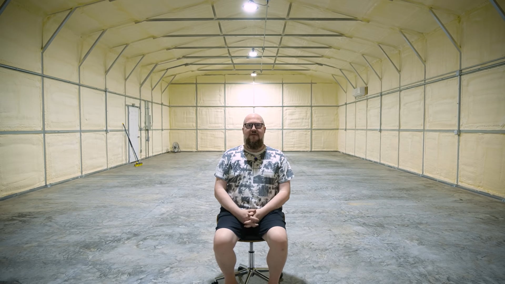 youtuber-constructs-dedicated-warehouse-to-preserve-pc-gamings-coolest-oddities